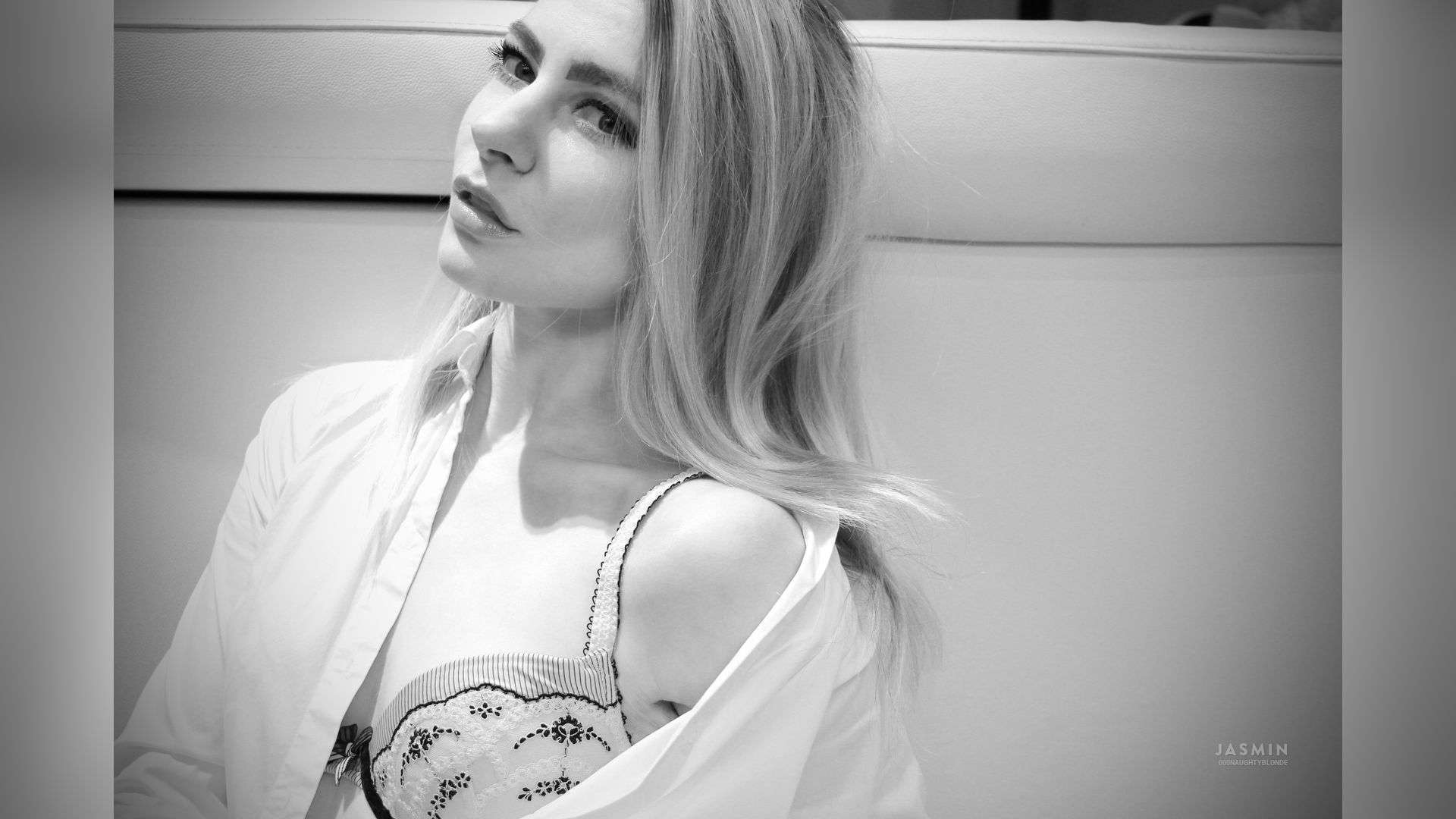 000NaughtyBlonde - Glamourous and Sexy Cam Model of Jasmin