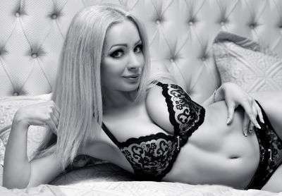 AdelleJones - Glamourous and Sexy Cam Model of Jasmin