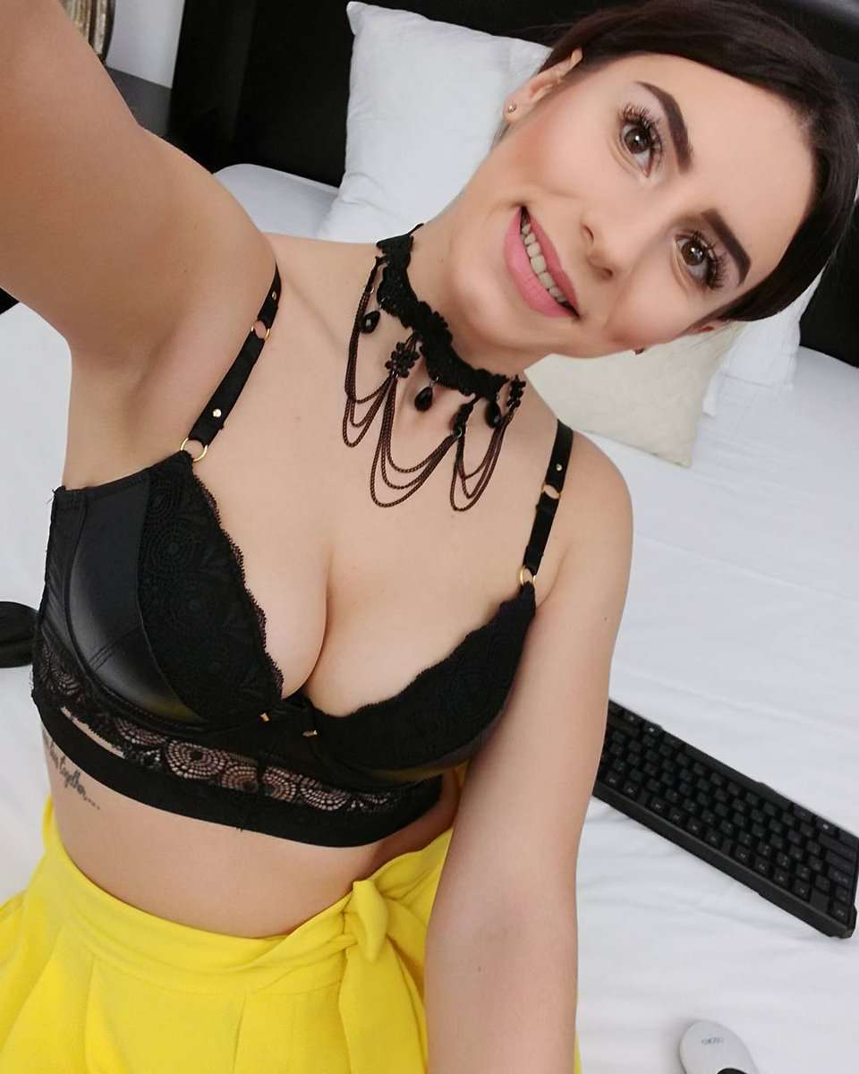 AdleyFair - Glamourous and Sexy Cam Model of Jasmin