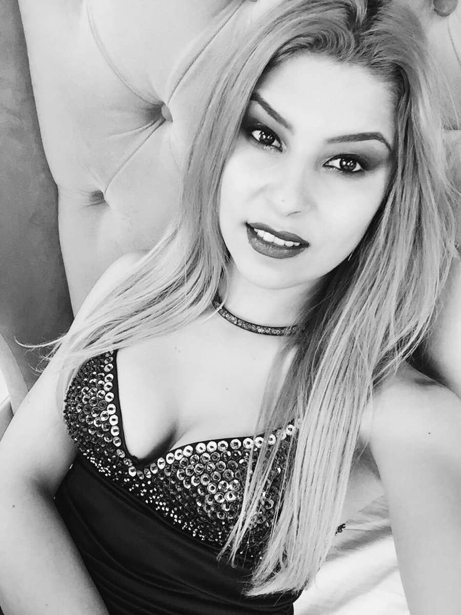 AishaDevereaux - Glamourous and Sexy Cam Model of Jasmin