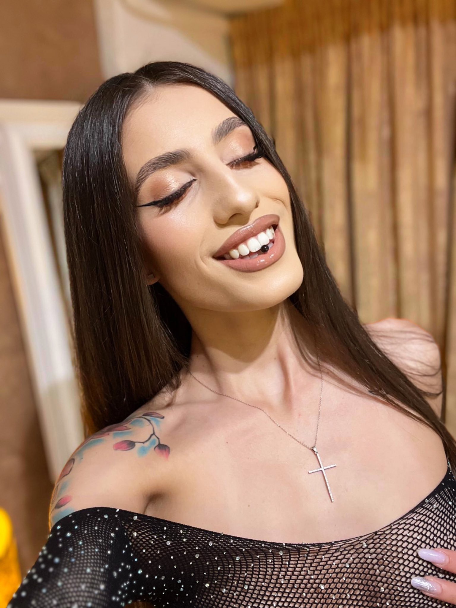 AishaDupont - Glamourous and Sexy Cam Model of Jasmin