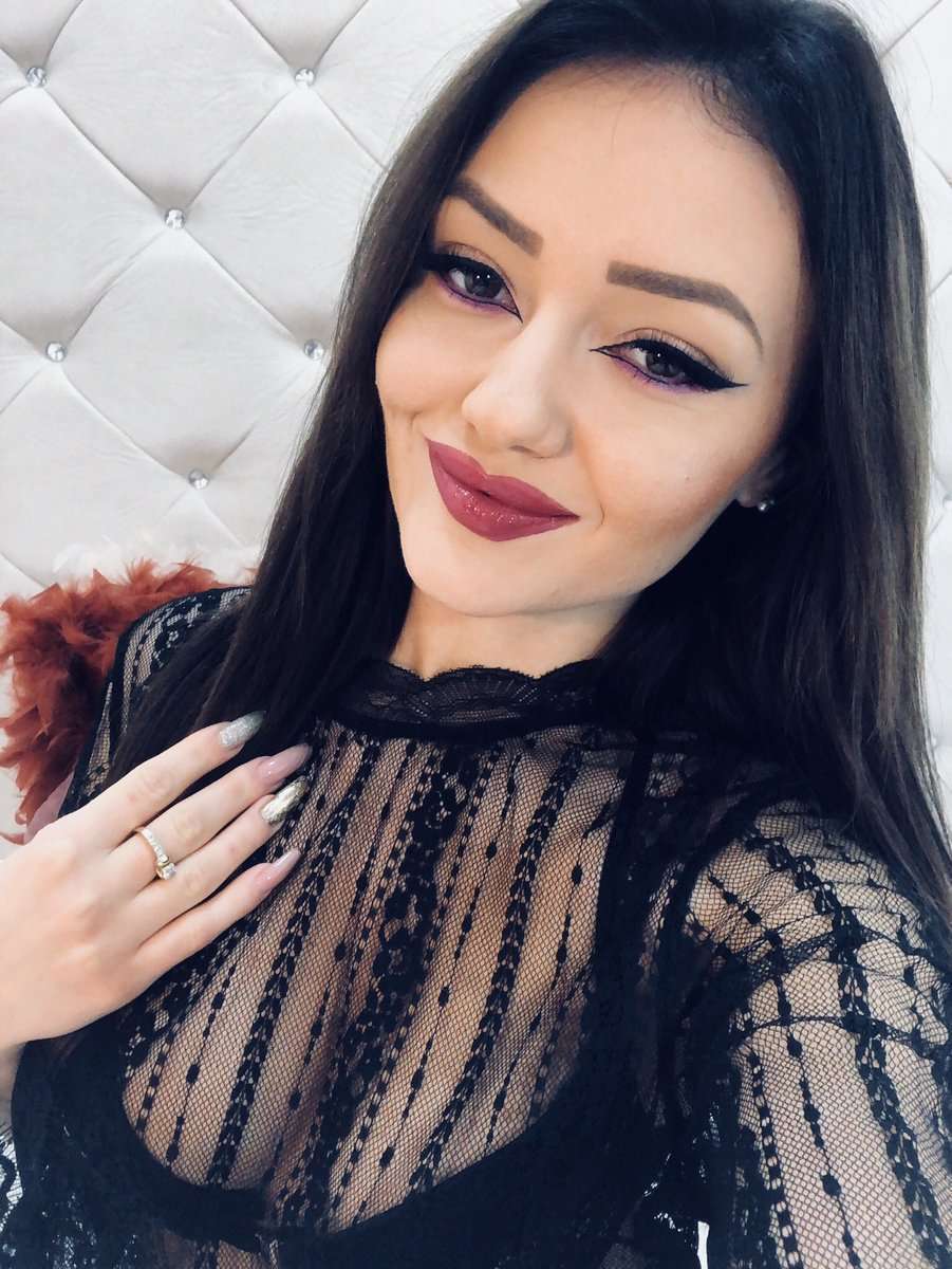 AlessiaFoxy - Glamourous and Sexy Cam Model of Jasmin