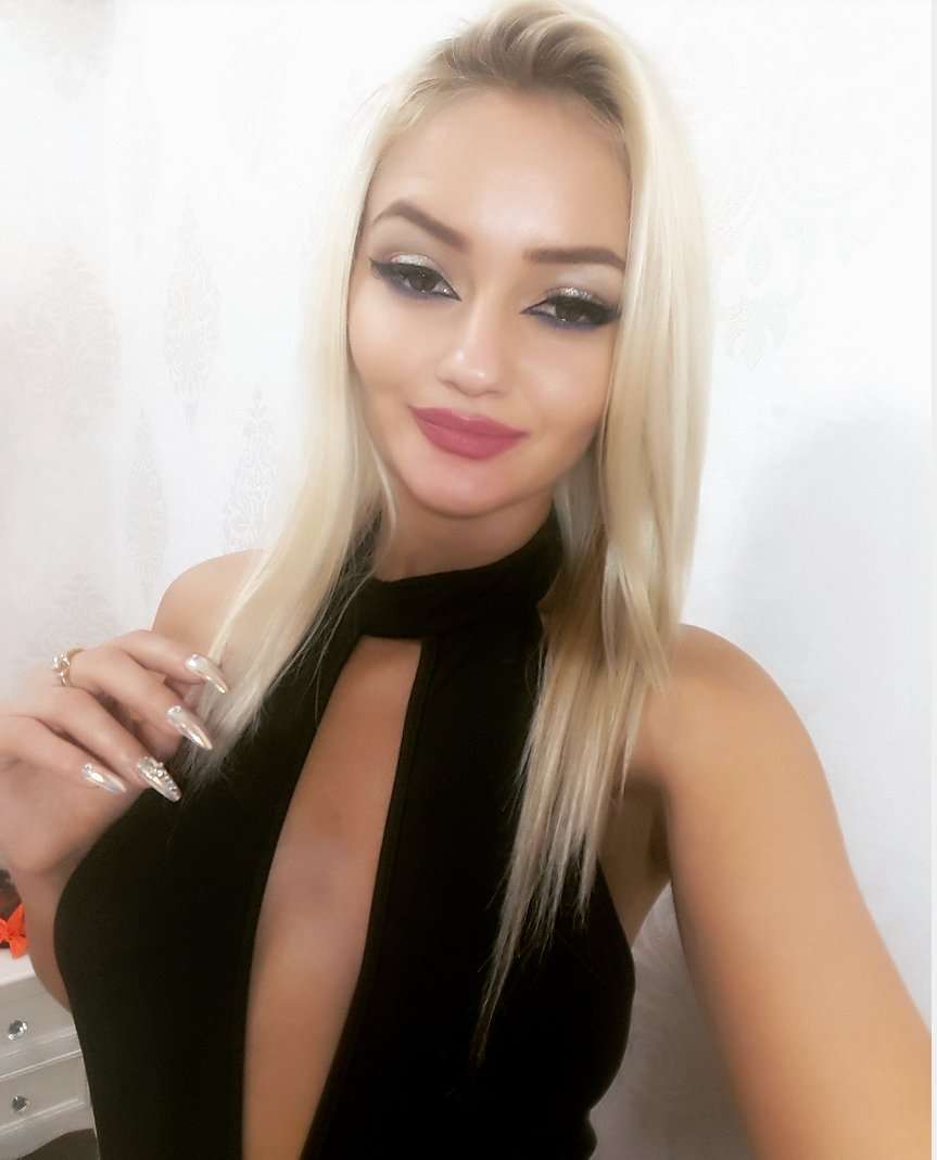 AlessiaFoxy - Glamourous and Sexy Cam Model of Jasmin