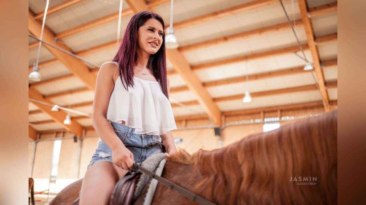 AlessiaThiery - Glamourous and Sexy Cam Model of Jasmin