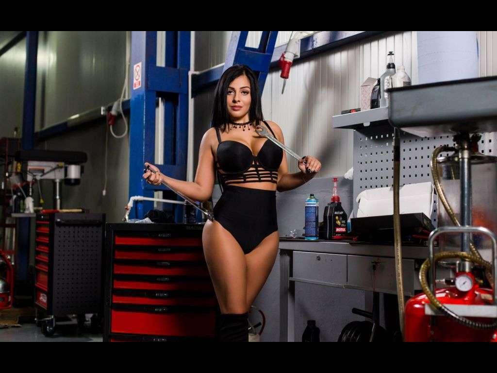 AliceKingsley - Glamourous and Sexy Cam Model of Jasmin