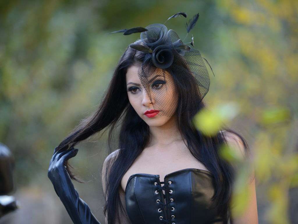 AlliceTheMissY4u - Glamourous and Sexy Cam Model of Jasmin