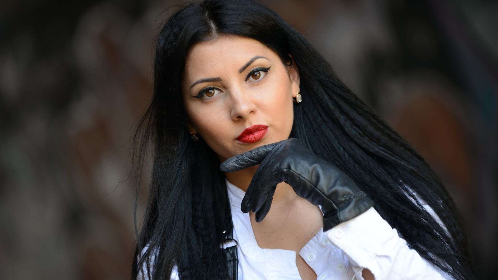 AlliceTheMissY4u - Glamourous and Sexy Cam Model of Jasmin