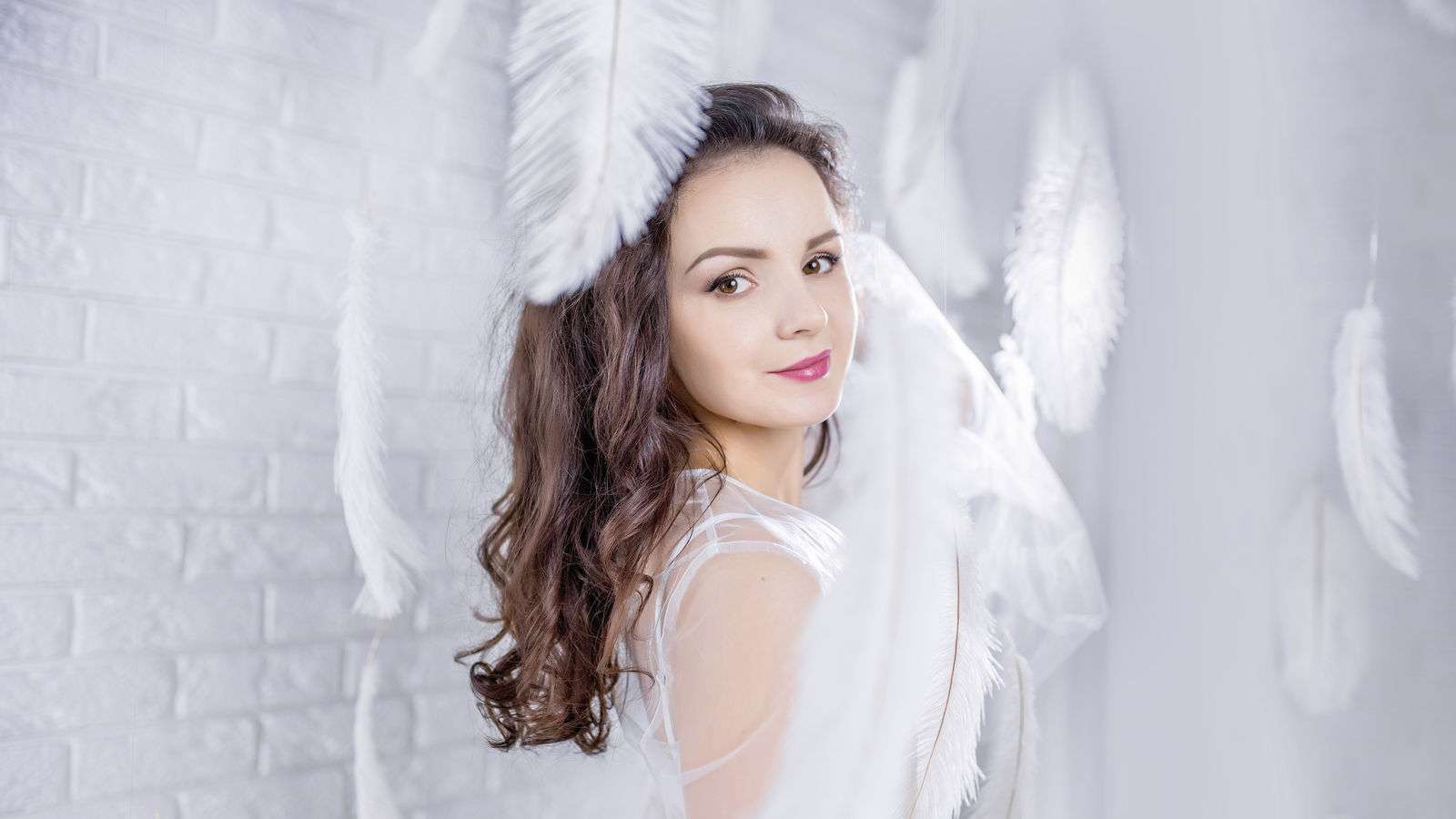 AllmostMiracle - Glamourous and Sexy Cam Model of Jasmin