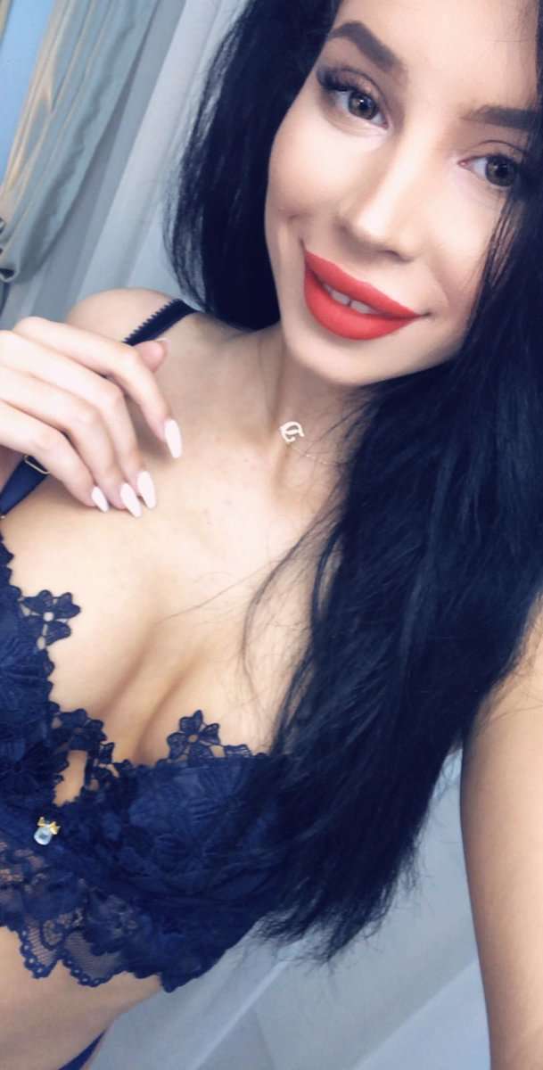 AmberKush - Glamourous and Sexy Cam Model of Jasmin