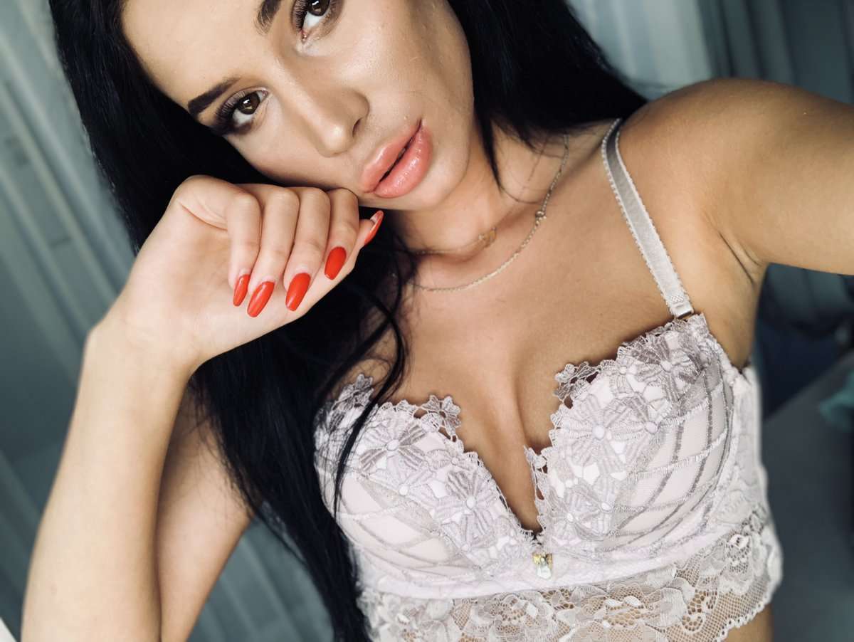 AmberKush - Glamourous and Sexy Cam Model of Jasmin
