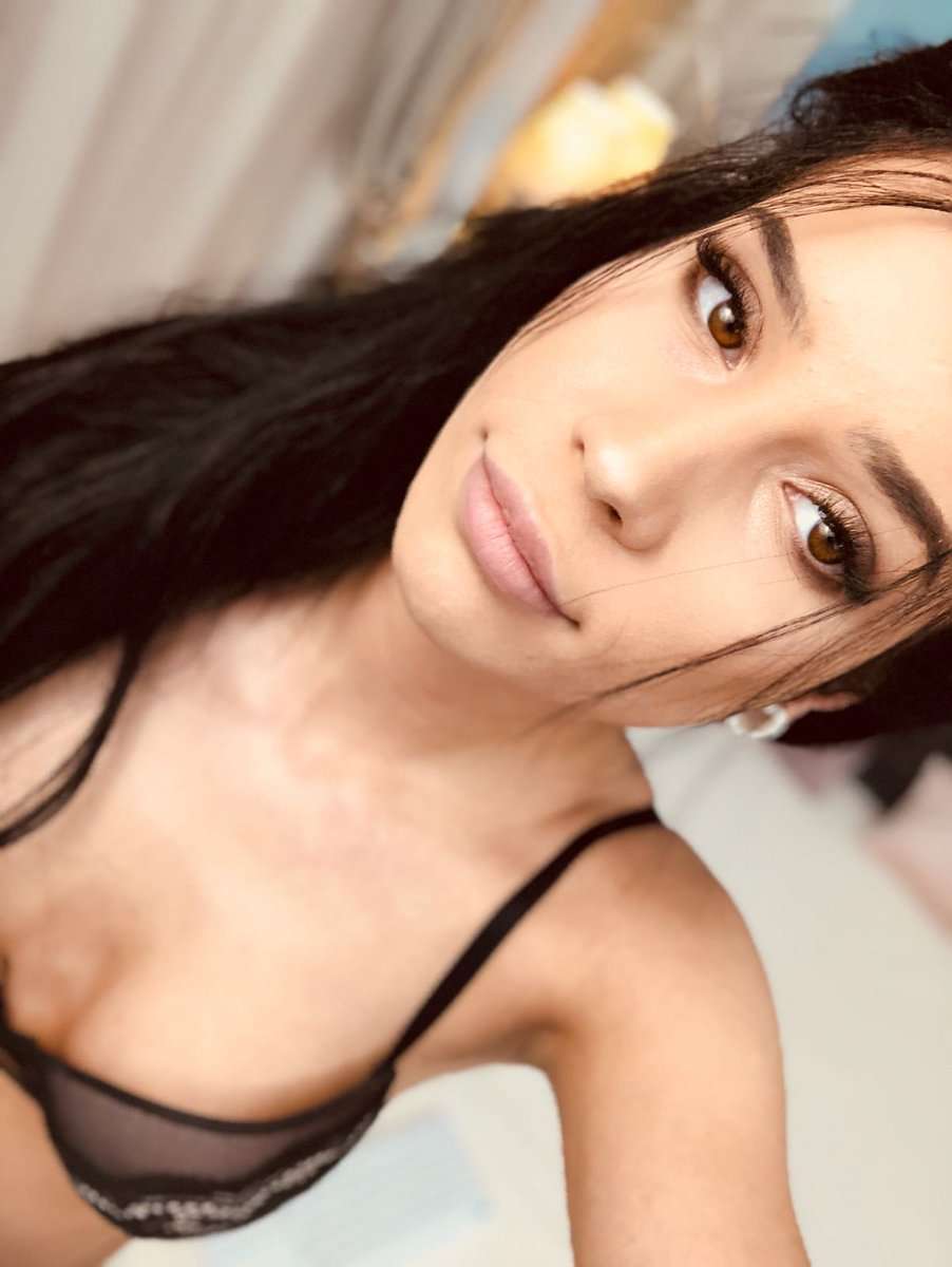 AmberKush - Glamourous and Sexy Cam Model of Jasmin