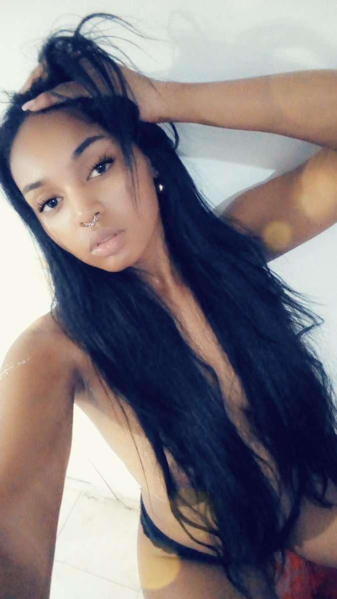 AmmyReyy - Glamourous and Sexy Cam Model of Jasmin