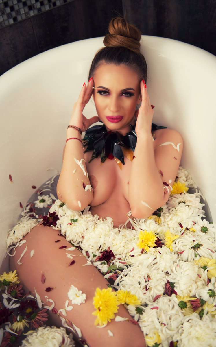 AnnaShifferrs - Glamourous and Sexy Cam Model of Jasmin