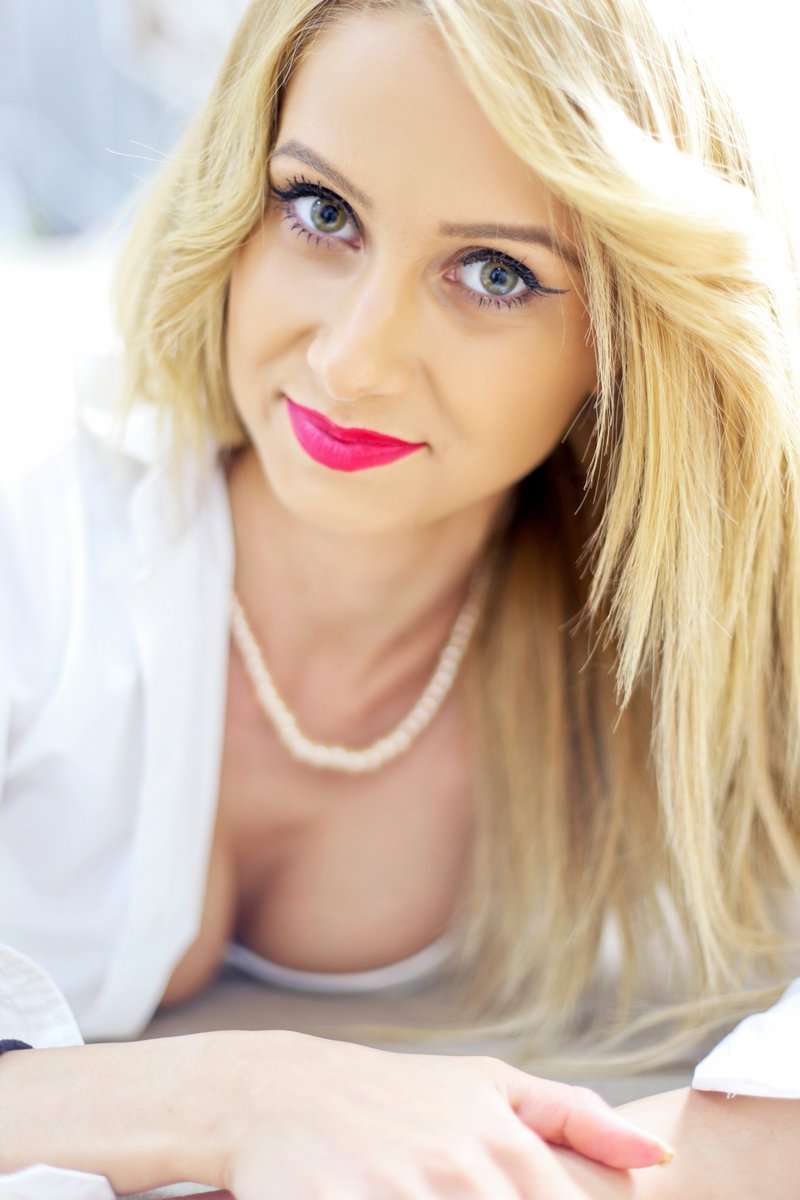 ArielleCruse - Glamourous and Sexy Cam Model of Jasmin