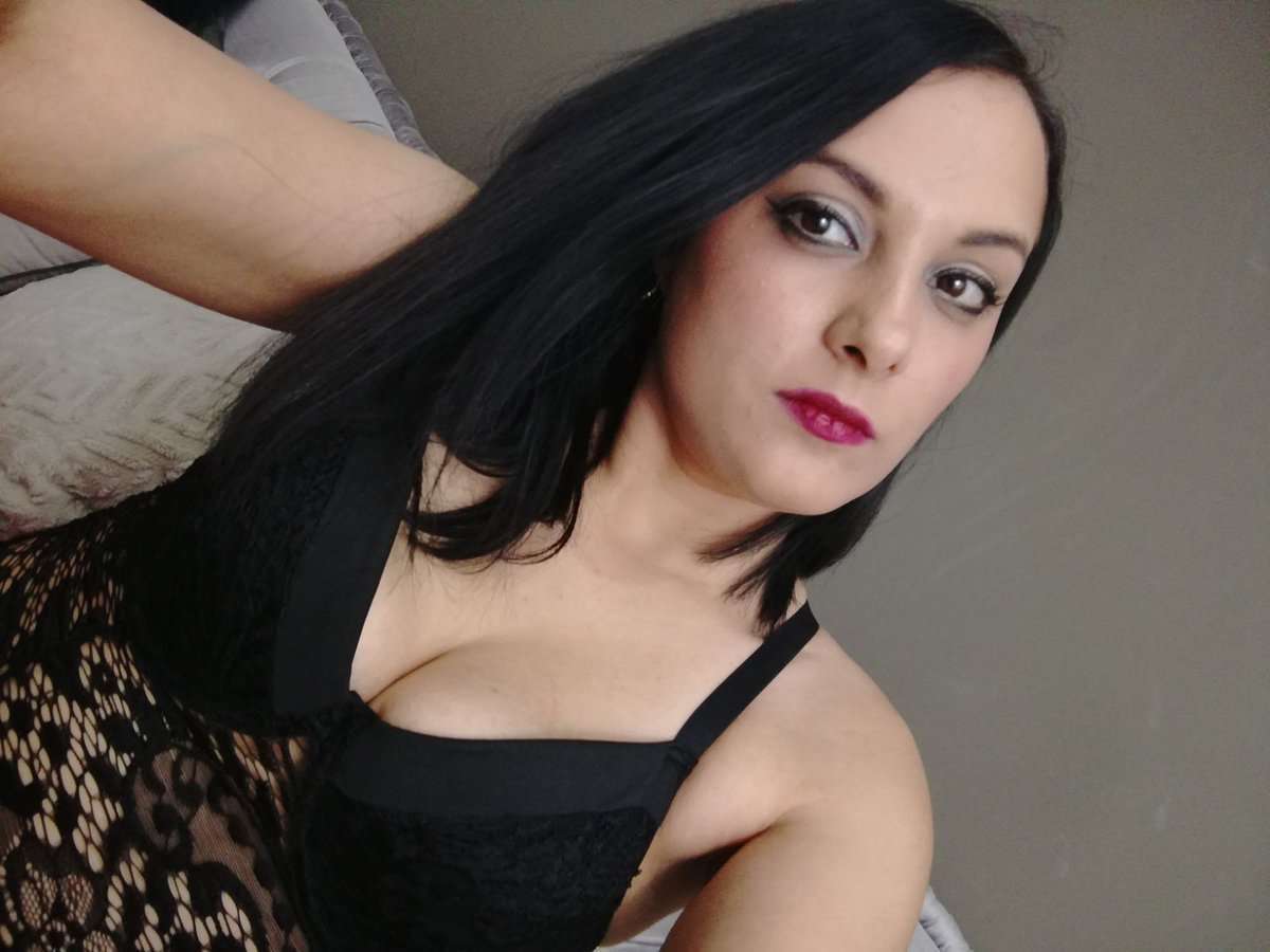 CarlaMinelli - Glamourous and Sexy Cam Model of Jasmin