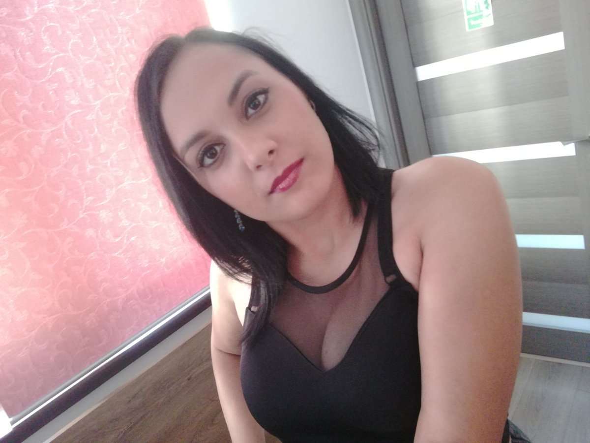 CarlaMinelli - Glamourous and Sexy Cam Model of Jasmin