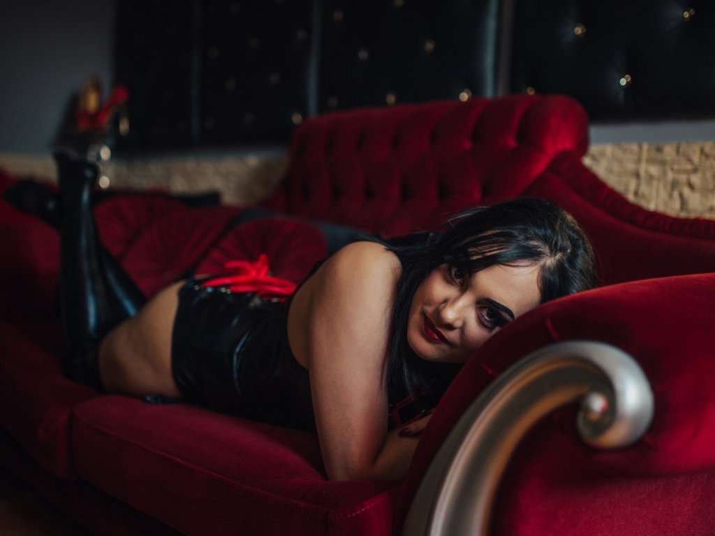 CarlaMinelli - Glamourous and Sexy Cam Model of Jasmin