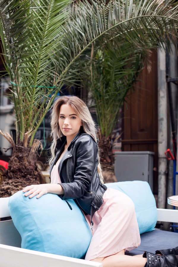 CarolineMayer - Glamourous and Sexy Cam Model of Jasmin