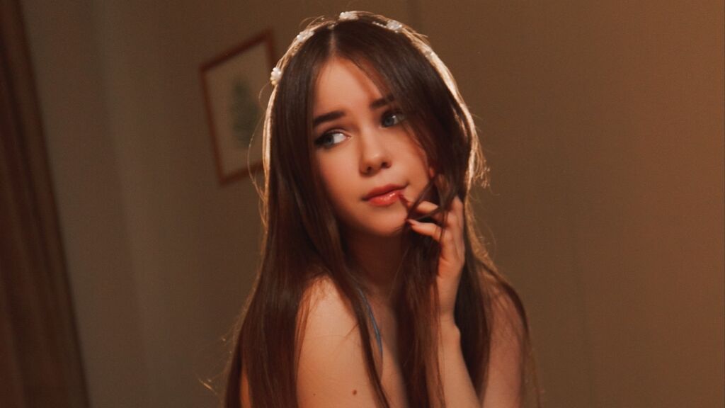 CharilWilson - Glamourous and Sexy Cam Model of Jasmin