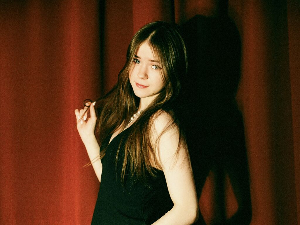 CharilWilson - Glamourous and Sexy Cam Model of Jasmin