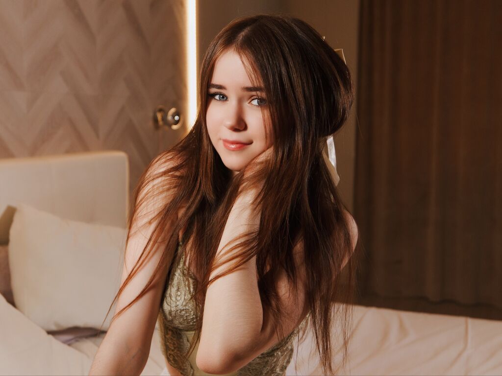 CharilWilson - Glamourous and Sexy Cam Model of Jasmin