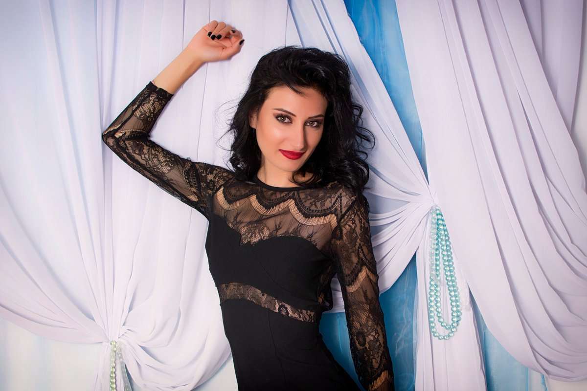 ChristaQueen - Glamourous and Sexy Cam Model of Jasmin