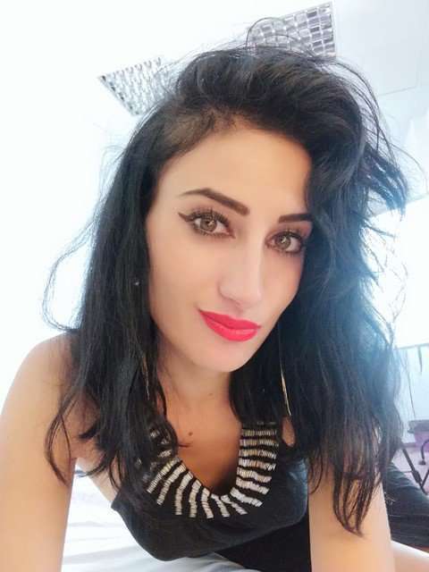 ChristaQueen - Glamourous and Sexy Cam Model of Jasmin