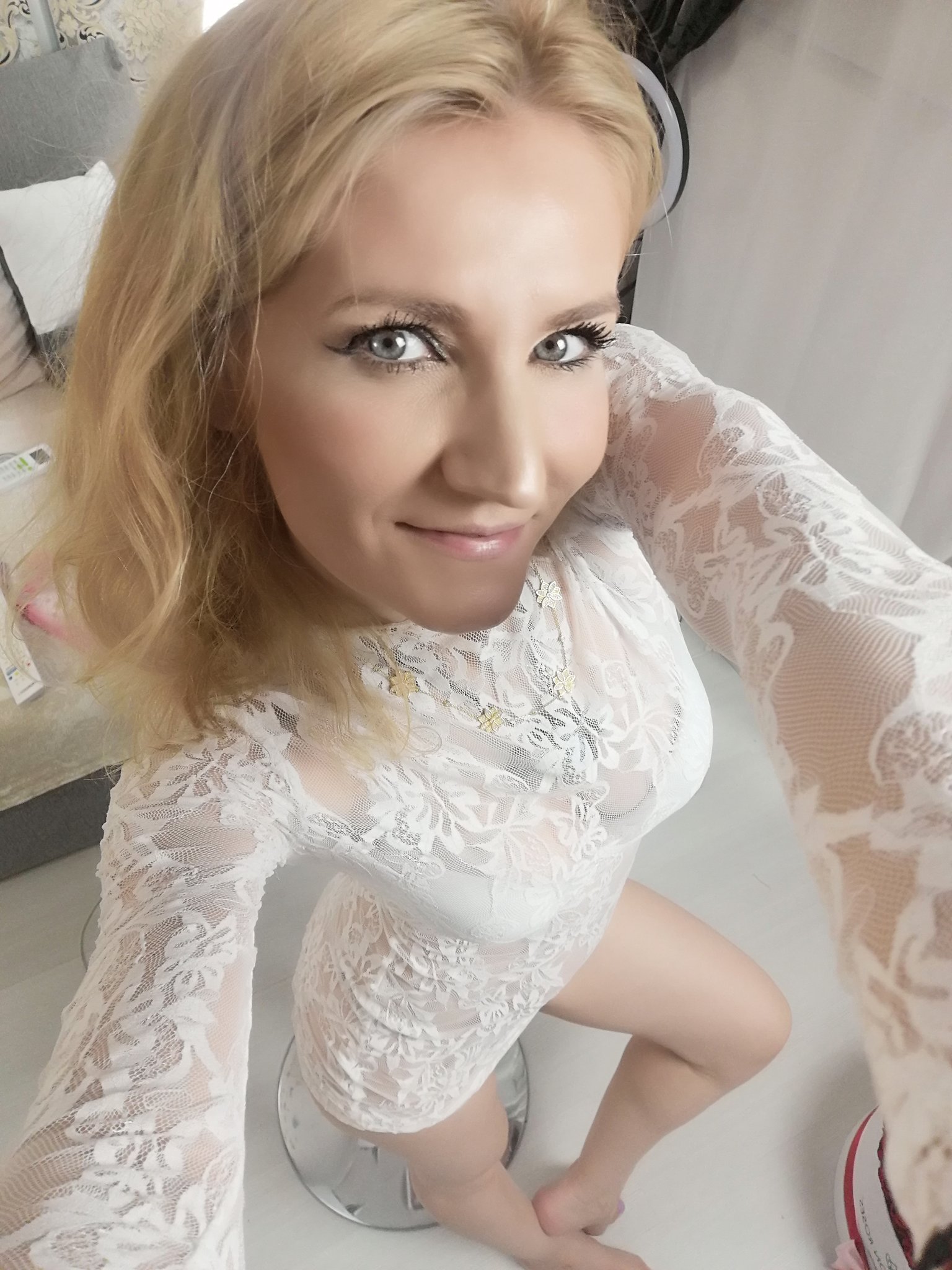 ChristineEve - Glamourous and Sexy Cam Model of Jasmin