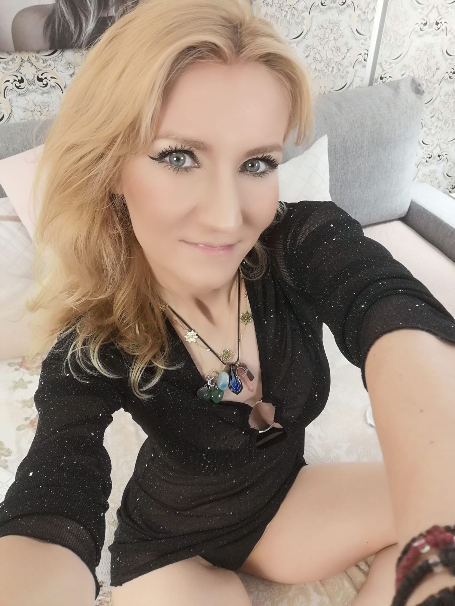 ChristineEve - Glamourous and Sexy Cam Model of Jasmin