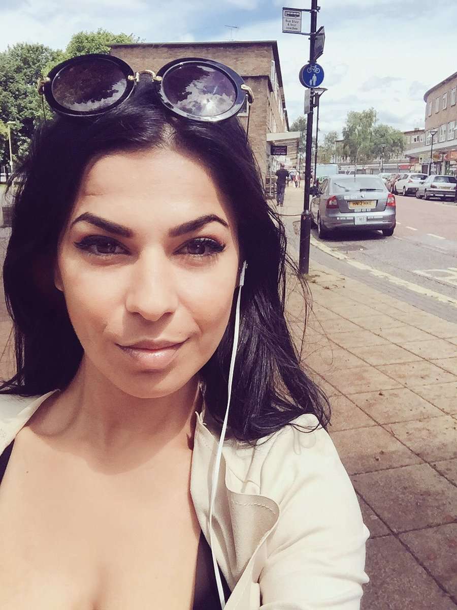 CurlyAmelie - Glamourous and Sexy Cam Model of Jasmin