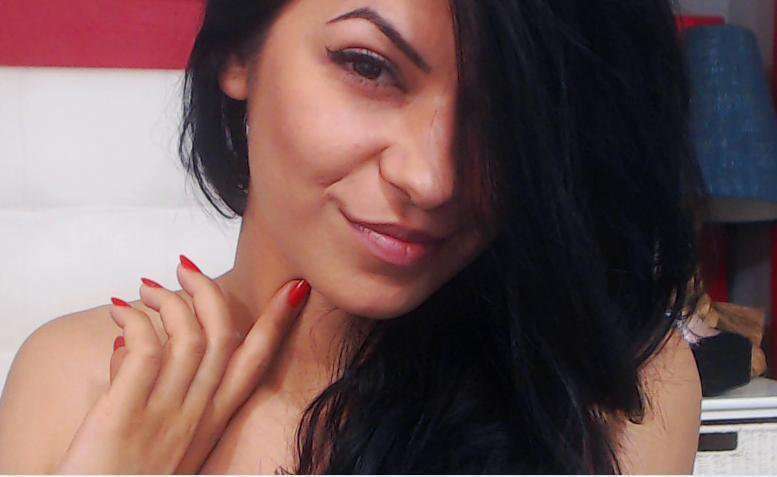 CurlyAmelie - Glamourous and Sexy Cam Model of Jasmin