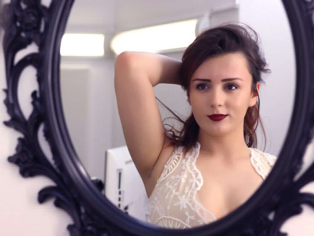 DaenerysScotty - Glamourous and Sexy Cam Model of Jasmin