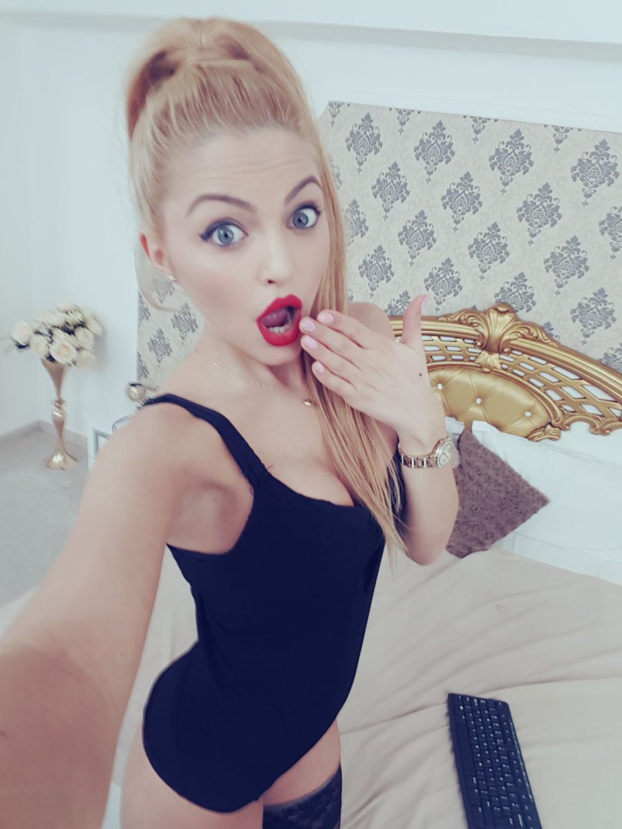 DaisyDiamondX - Glamourous and Sexy Cam Model of Jasmin