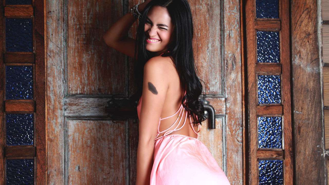 DannaHils - Glamourous and Sexy Cam Model of Jasmin