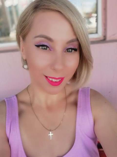 DelyaLight - Glamourous and Sexy Cam Model of Jasmin