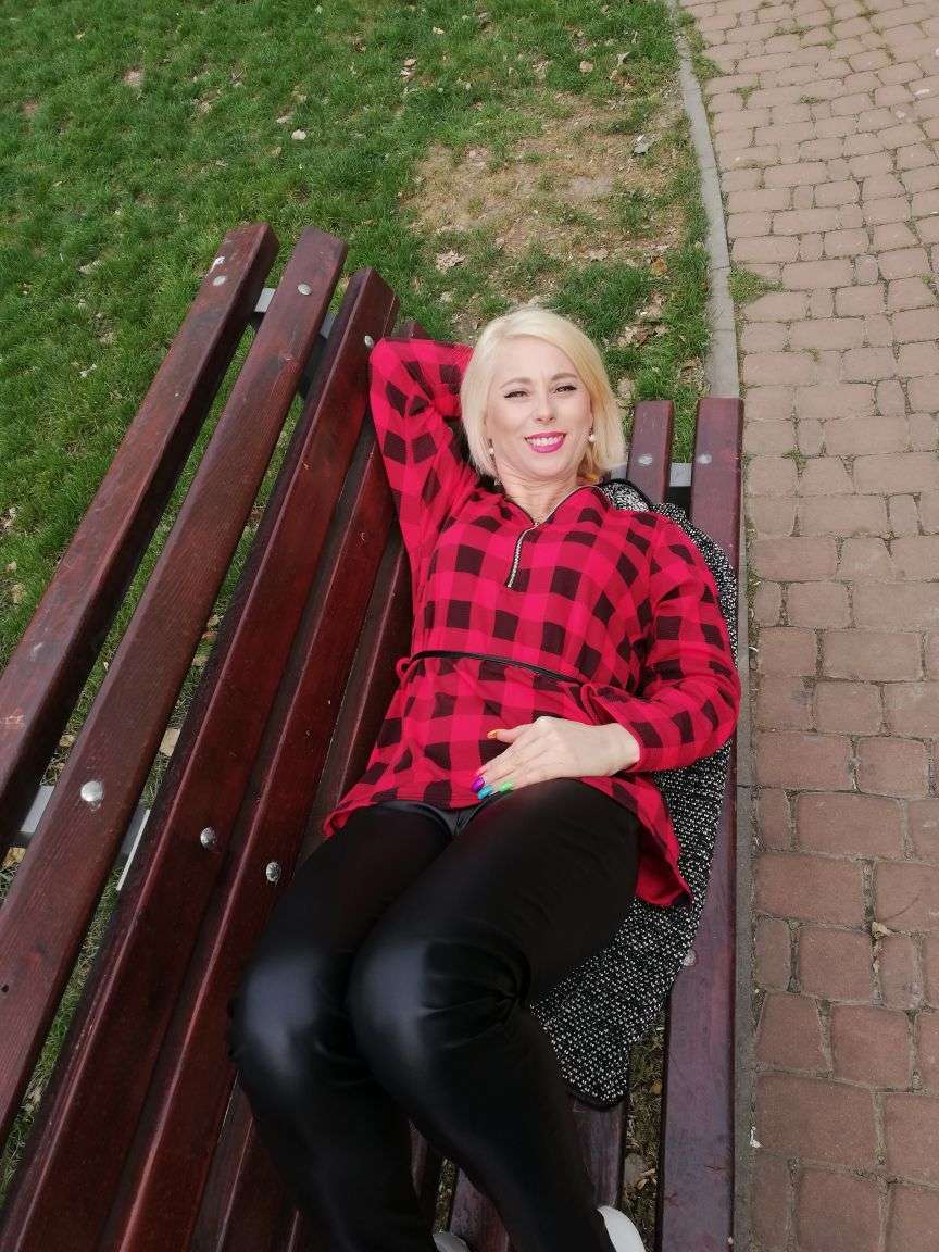 DelyaLight - Glamourous and Sexy Cam Model of Jasmin