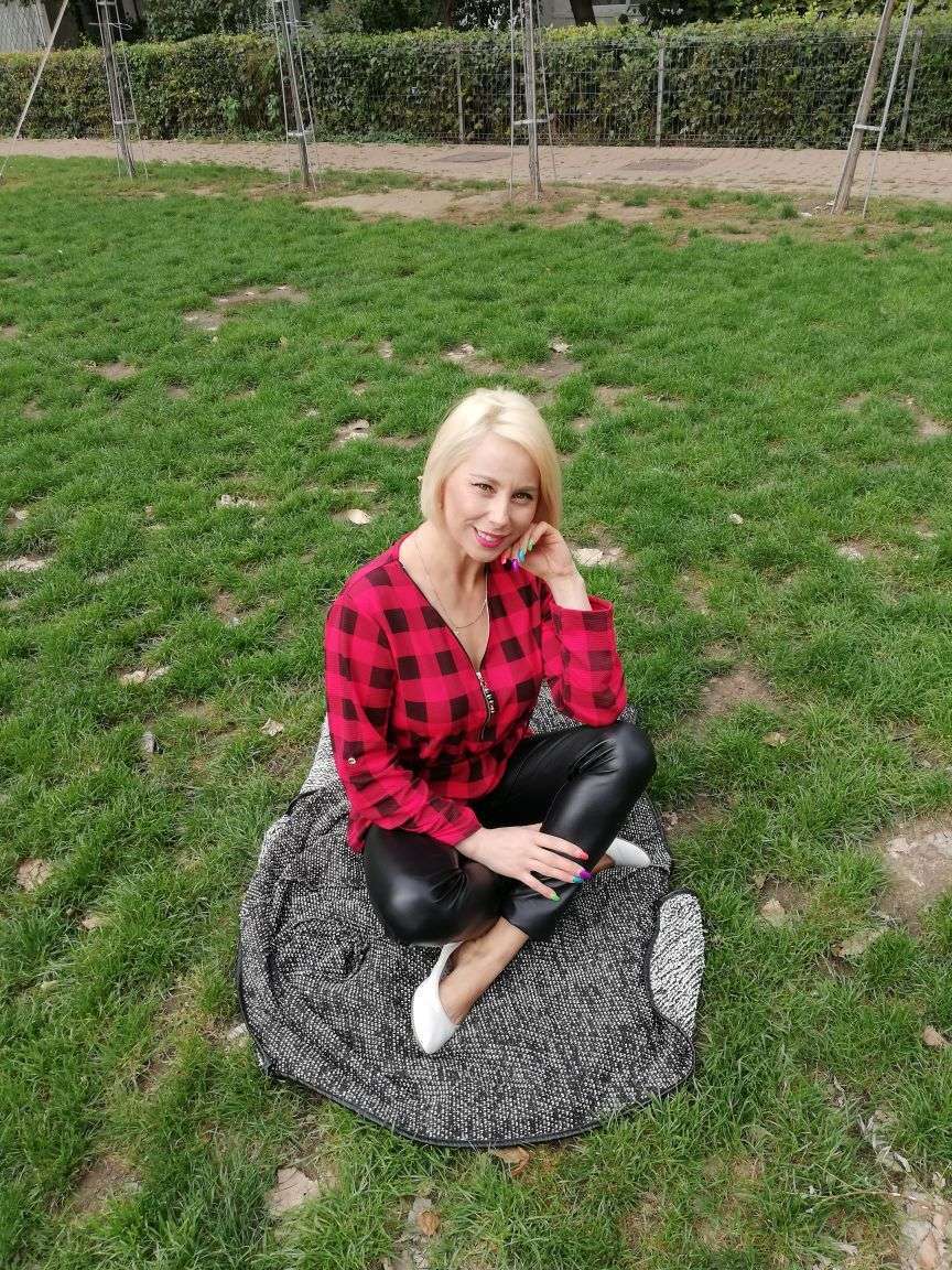 DelyaLight - Glamourous and Sexy Cam Model of Jasmin