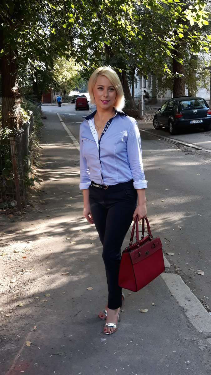 DelyaLight - Glamourous and Sexy Cam Model of Jasmin