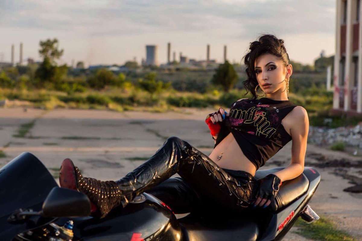 DeviousAlly - Glamourous and Sexy Cam Model of Jasmin