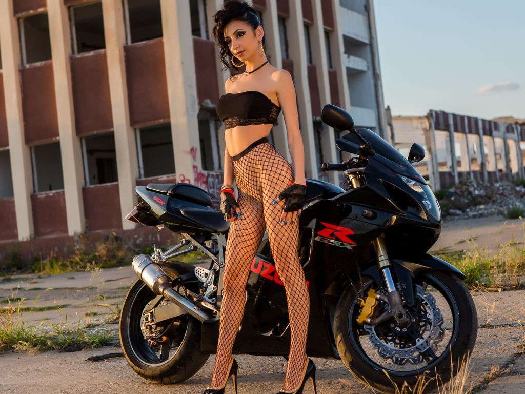 DeviousAlly - Glamourous and Sexy Cam Model of Jasmin