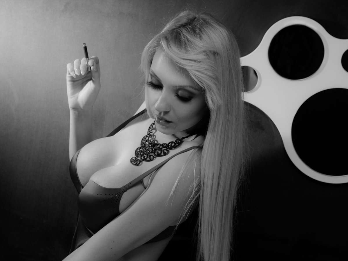 DiamondRoseX - Glamourous and Sexy Cam Model of Jasmin
