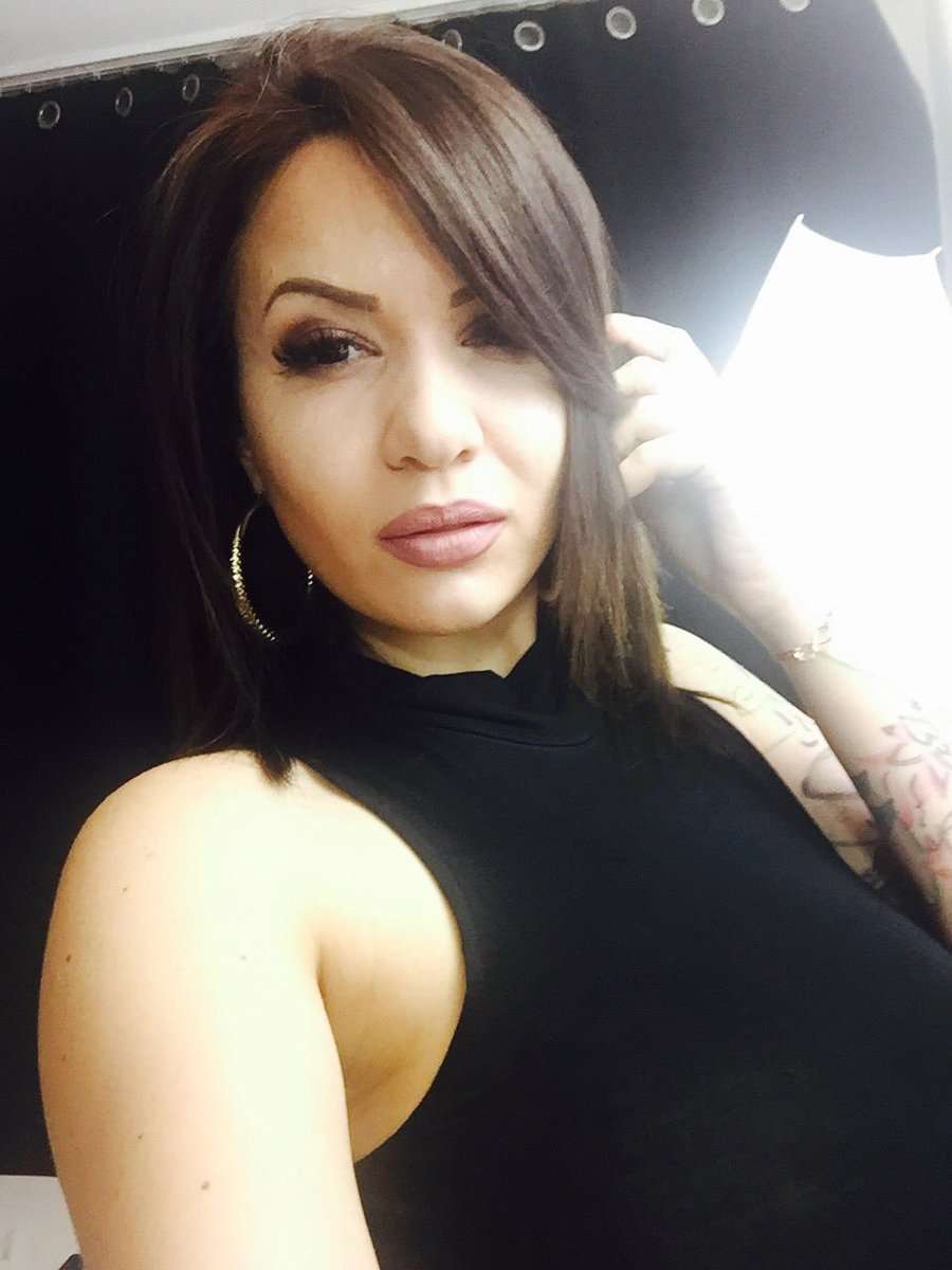 DirtyKisss - Glamourous and Sexy Cam Model of Jasmin