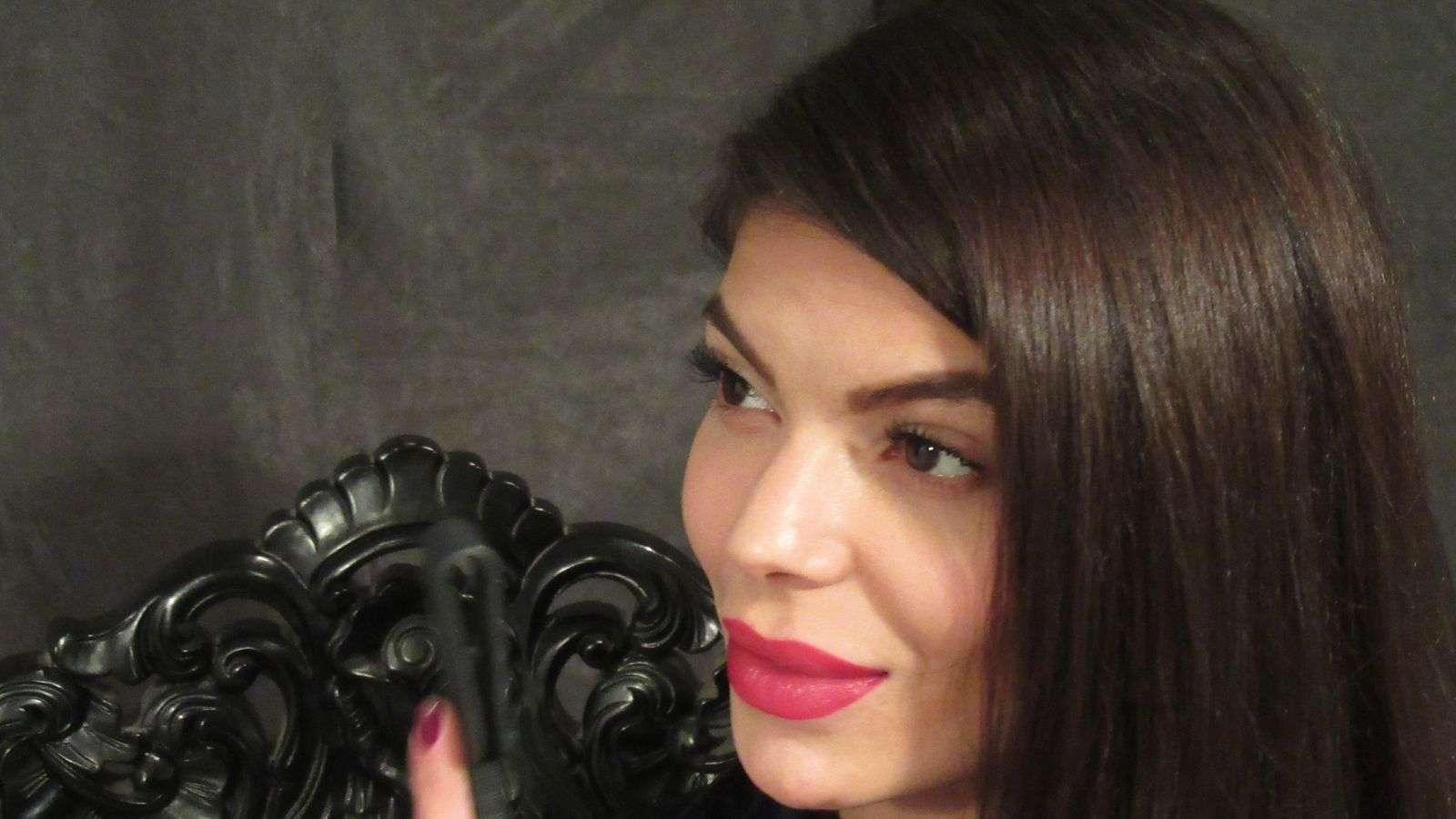 DomDeLuxxxury - Glamourous and Sexy Cam Model of Jasmin