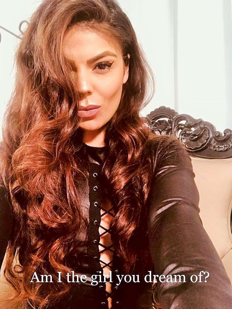 DomDeLuxxxury - Glamourous and Sexy Cam Model of Jasmin