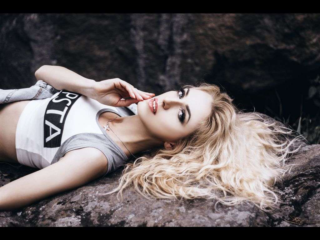 DreamCate - Glamourous and Sexy Cam Model of Jasmin