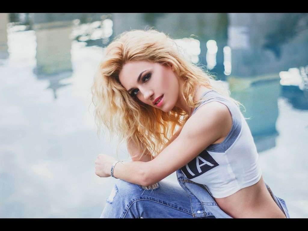 DreamCate - Glamourous and Sexy Cam Model of Jasmin