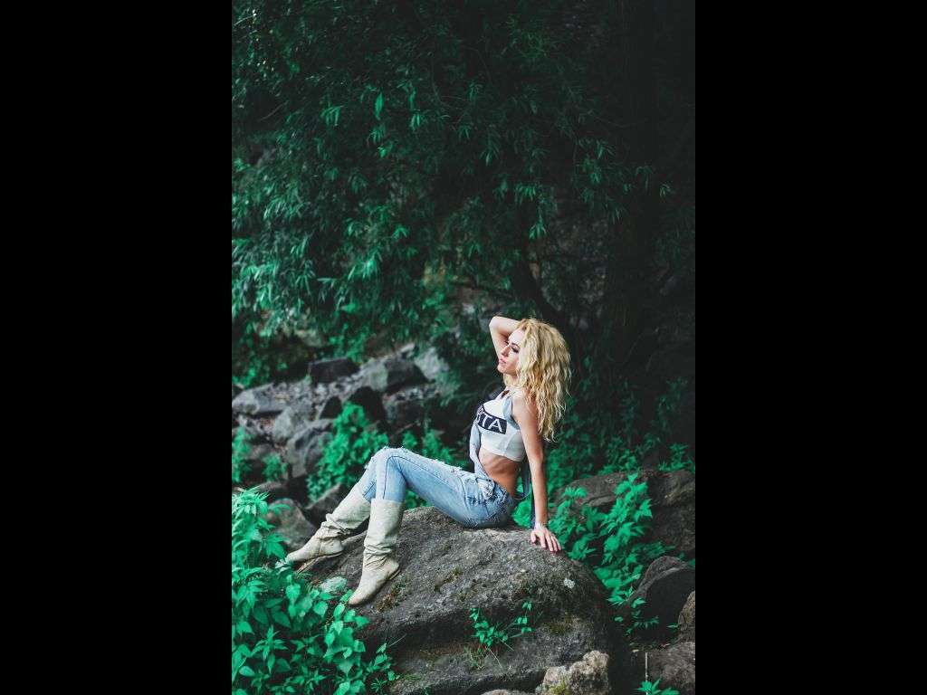 DreamCate - Glamourous and Sexy Cam Model of Jasmin