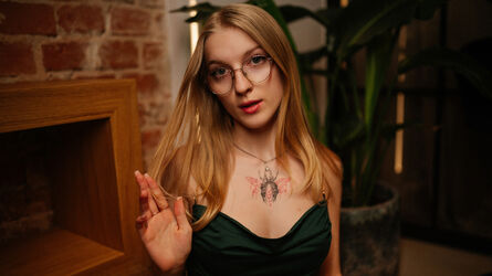 EadlinCoke - Glamourous and Sexy Cam Model of Jasmin