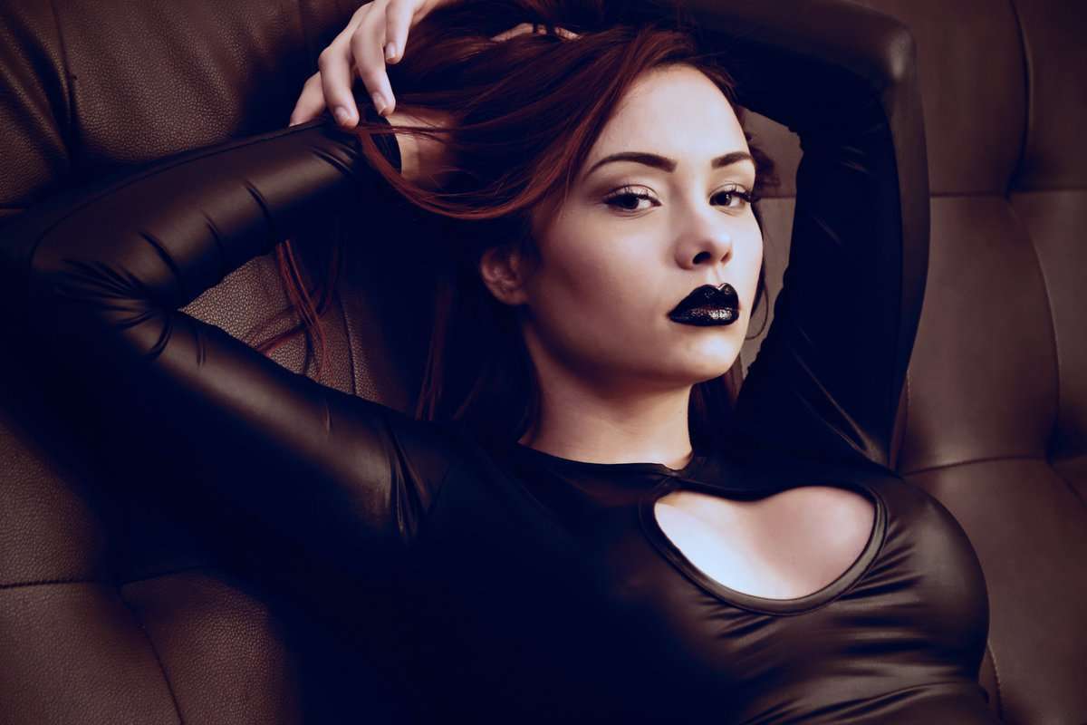 Emmelyne - Glamourous and Sexy Cam Model of Jasmin