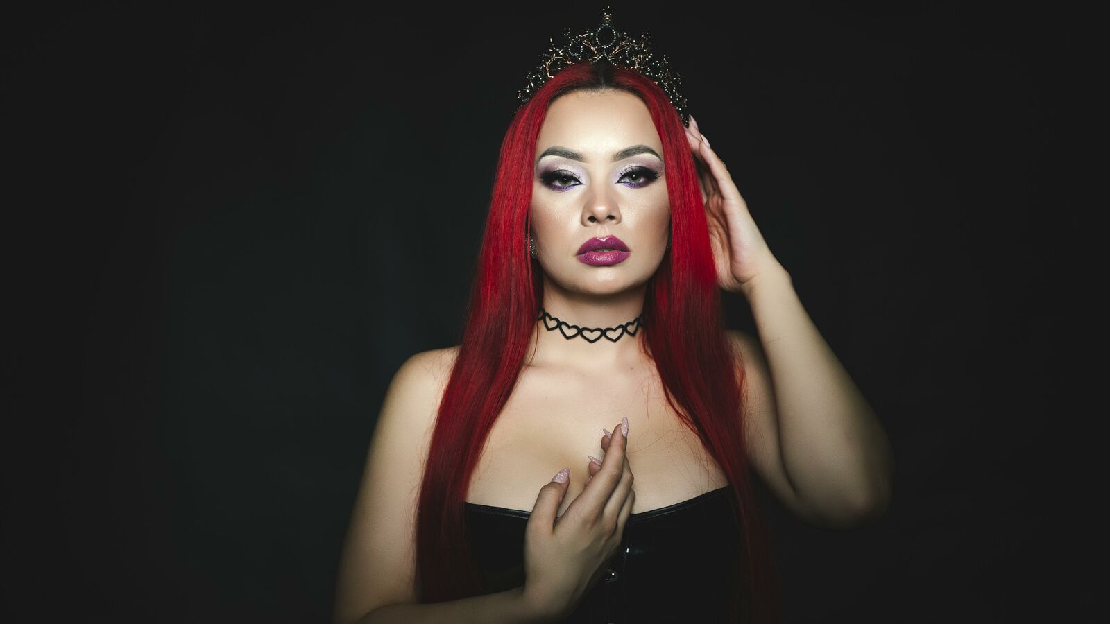 EmmelyneRed - Glamourous and Sexy Cam Model of Jasmin